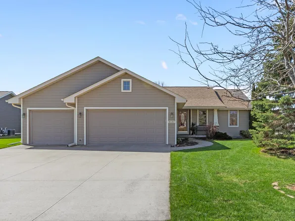 W6181 Sherwood Point Dr, Greenville, WI 54942