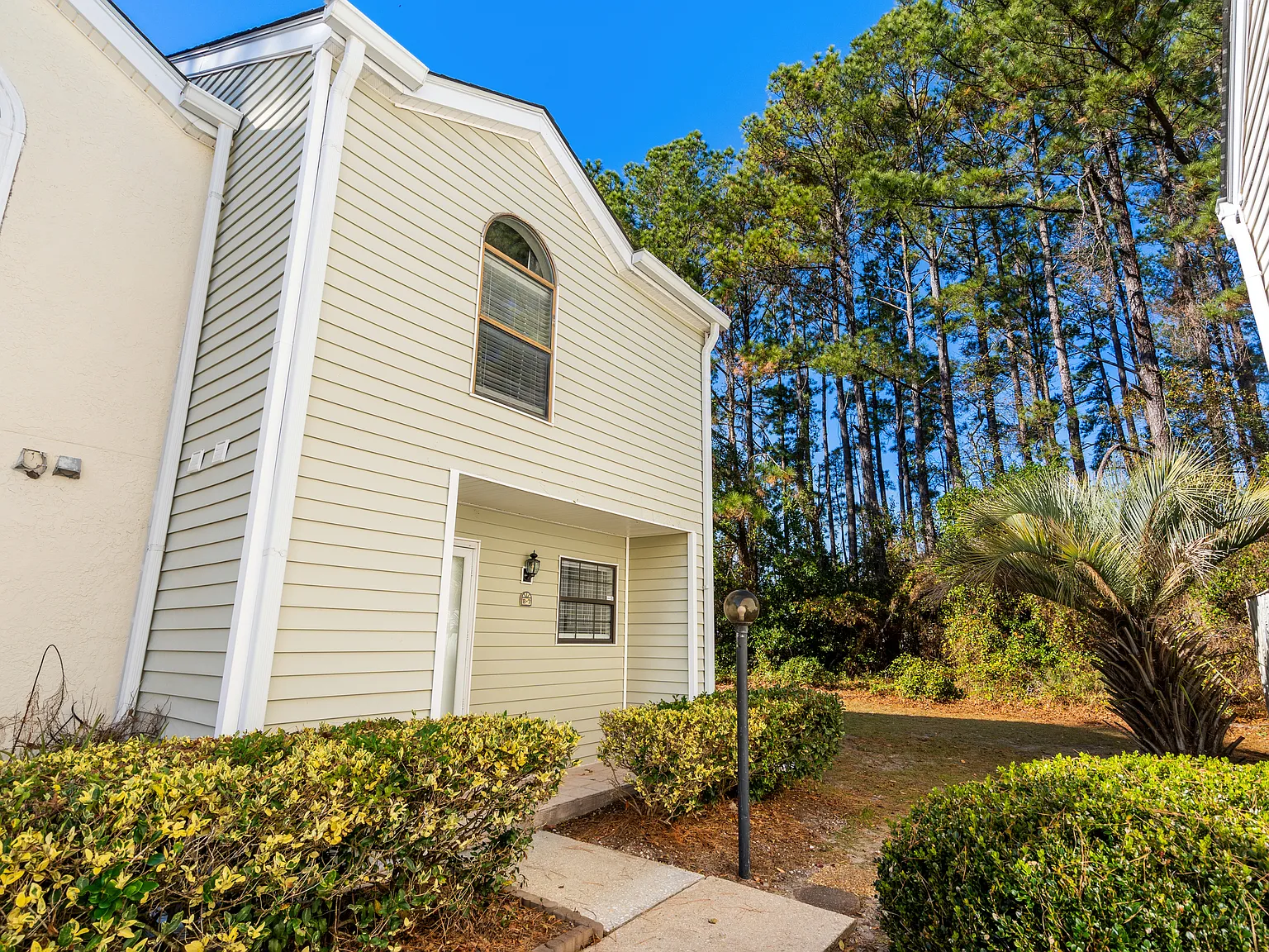 2 bed, 1.5 bath, 1148 sqft, $2,000 — Photo 2