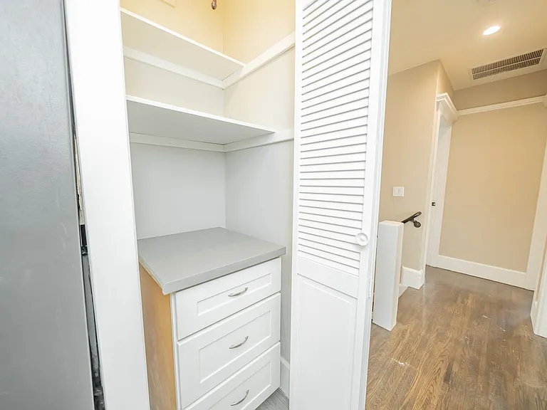 2209 Cedar Street — Photo 6