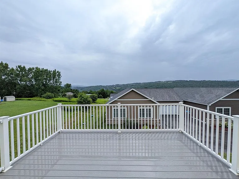 75 Ivan Dr #8 — Photo 35