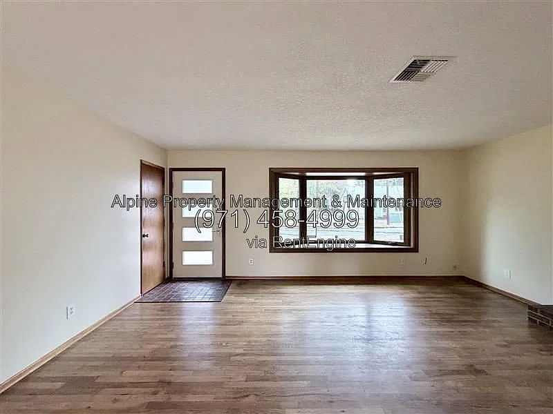 3 bed, 1.0 bath, 1197 sqft, $2,300 — Photo 4