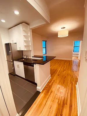 Rented by Metropolis Real Estate of Manhattan | media 2