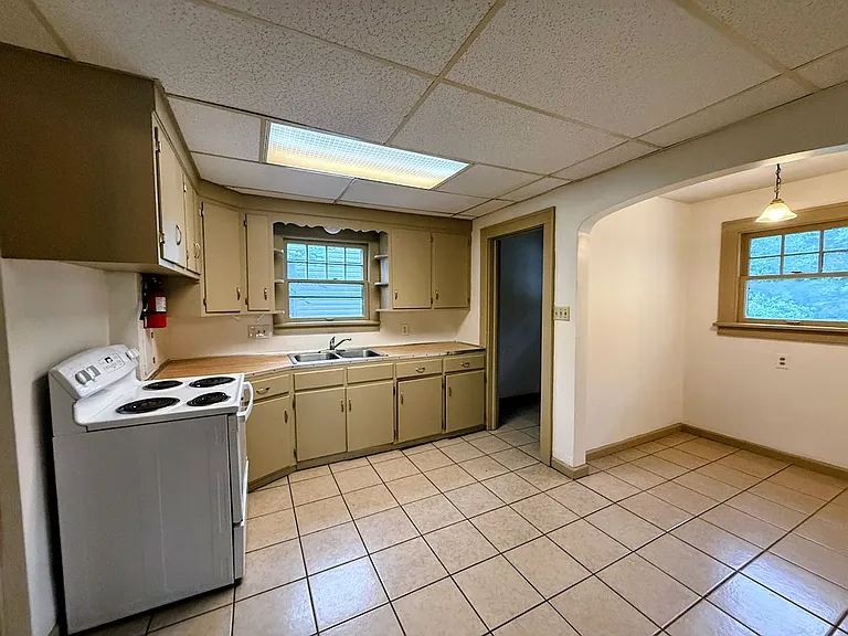 899 Valdes Ave — Photo 4