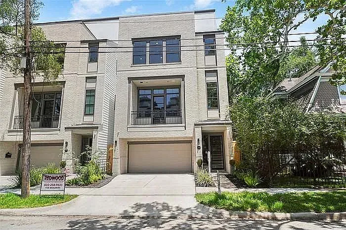 414 Hyde Park Blvd #1 — Photo 1