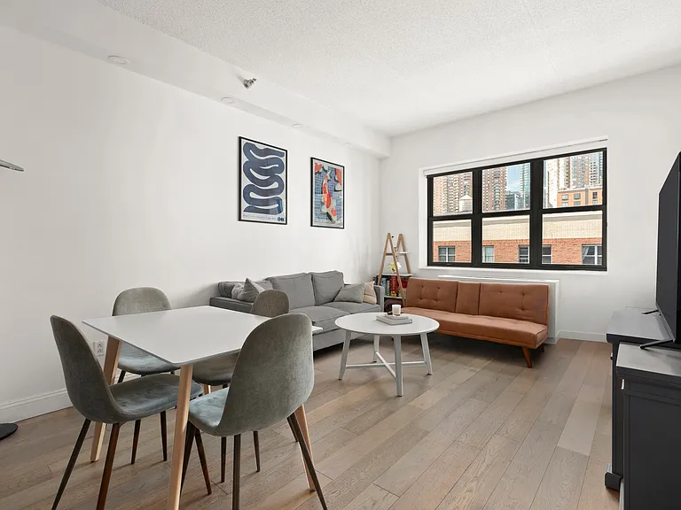 516 W 47th St #N7B — Photo 3