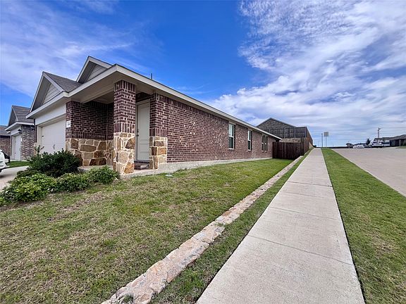 2nd image of 1302 Draper Ln