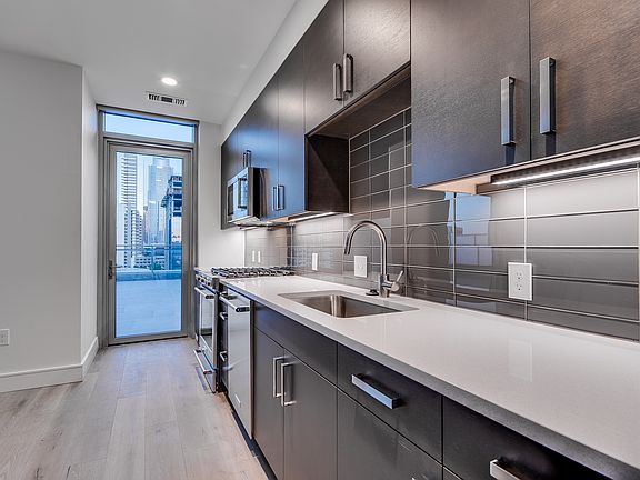 3rd image of 222 West Ave #1001