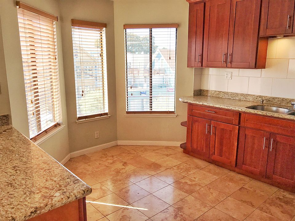 1st image of 326 12th Ave #5