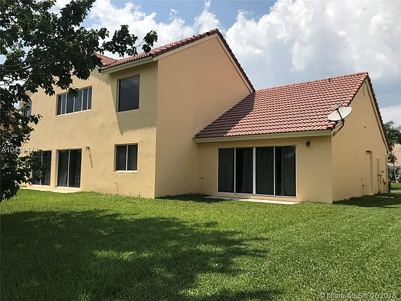 4th image of 19340 NW 10th St