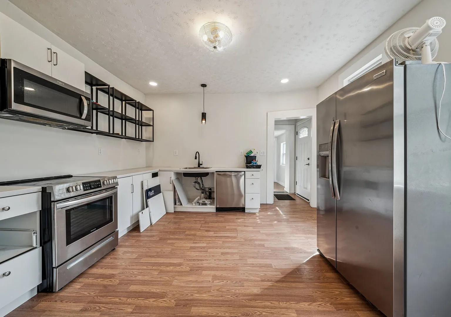 Spacious 3 Bedroom Home in Spring Garden (Single Family) — Photo 2