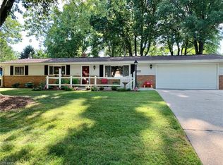 6833 Ravenwood Ave NW, North Canton, OH 44720