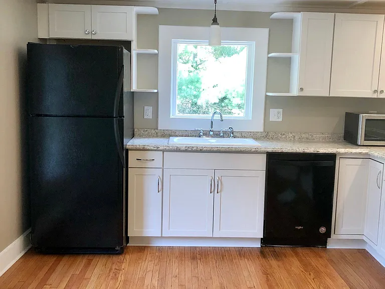 202 N Randolph St — Photo 8