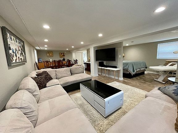 4th image of 3732 S 61st Ave