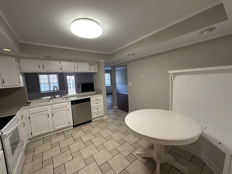 605 Masefield Cir — Photo 12