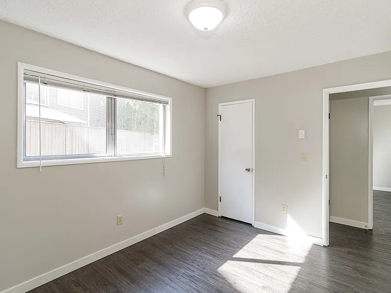 1412 E 1st Ave — Photo 13