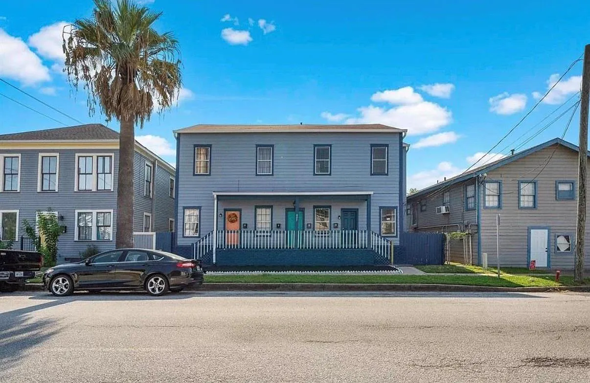 2 bed, 1.0 bath, 700 sqft, $1,300 — Photo 1