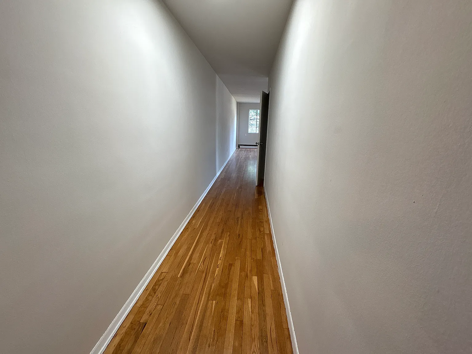1 bed, 700 sqft, $1,350 — Photo 3