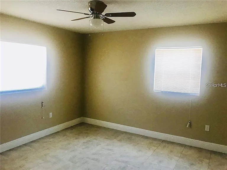 23 College Dr — Photo 6