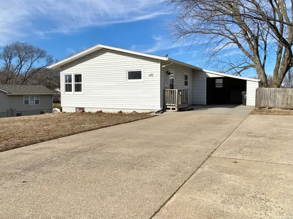 615 7th St SE, Le Mars, IA 51031
