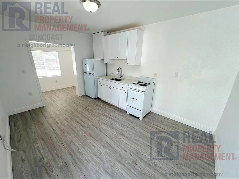 1615 Stickney Point Rd #4 — Photo 4