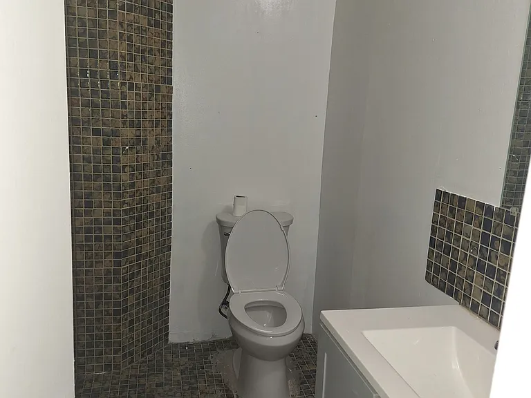 3931 Mount Pleasant Ave — Photo 10