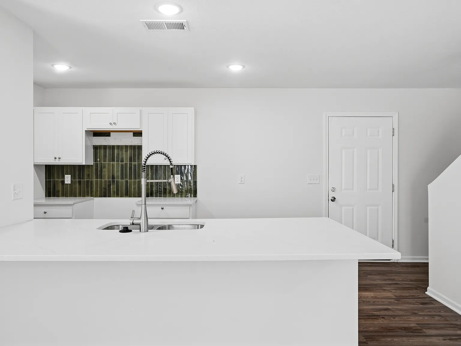 3 bed, 2.5 bath, 1400 sqft, $1,800 — Photo 4
