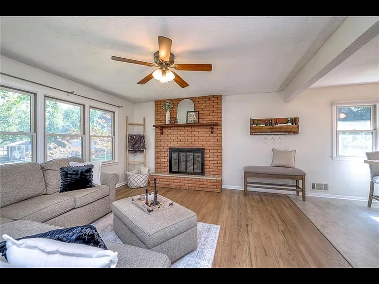9110 Farley Ln — Photo 33