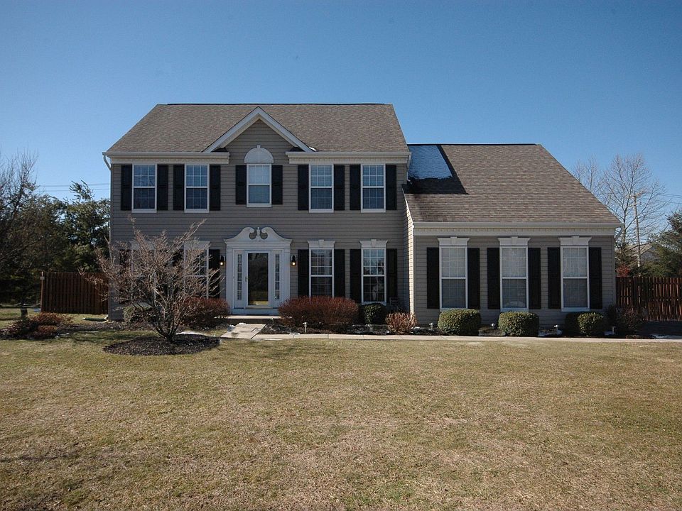 Front Exterior With Yard