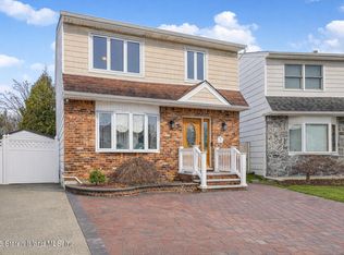 36 Ashwood Ct, Staten Island, NY 10308