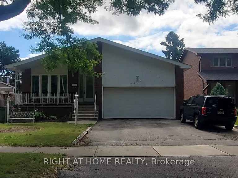 2406 Poplar Cres — Photo 2