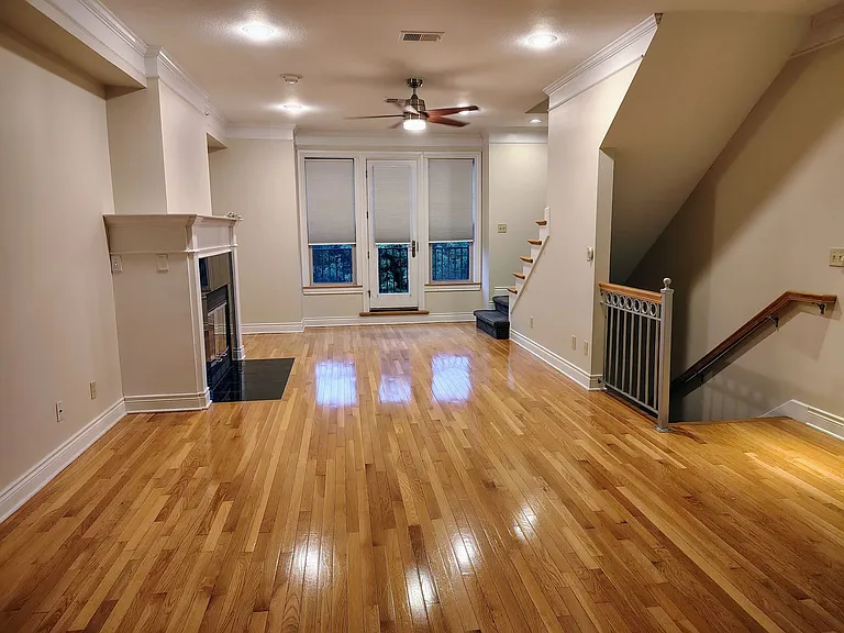 2928 Walnut St — Photo 5