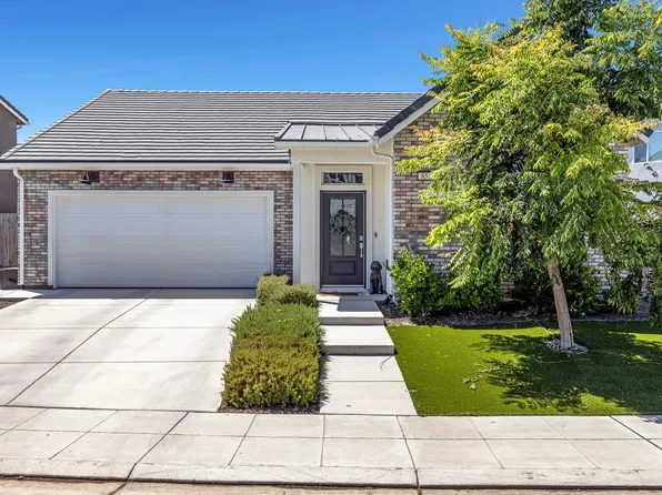854 Blue Oak Ln W, Madera, CA 93636