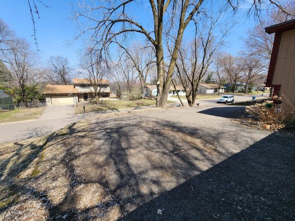 2805 Brookview Dr, Burnsville, MN 55337