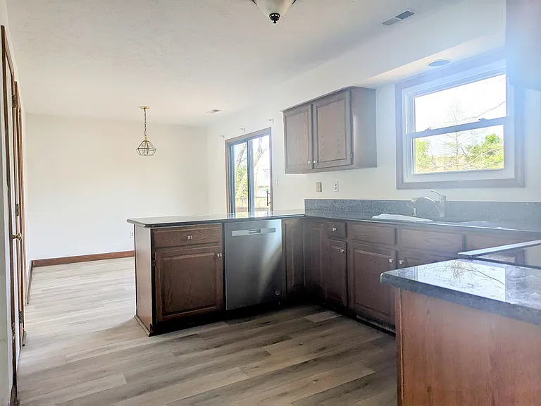 849 Lancaster Ln — Photo 10