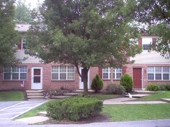 175 Franklin Rd APT E, Columbia, PA 17512