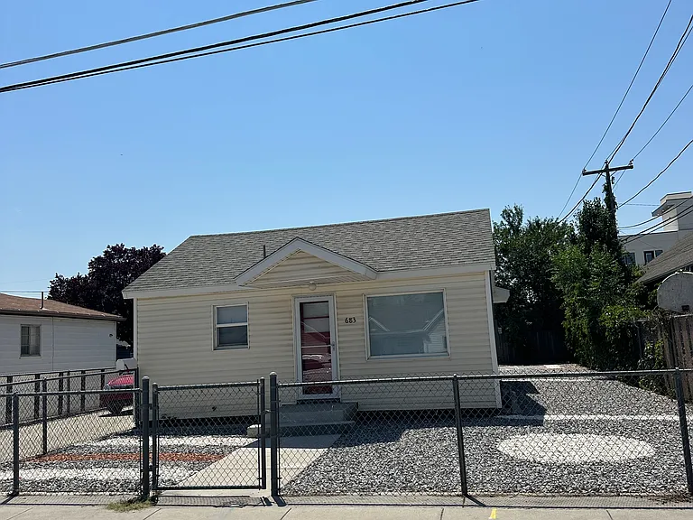 683 W 6th Ave — Photo 1