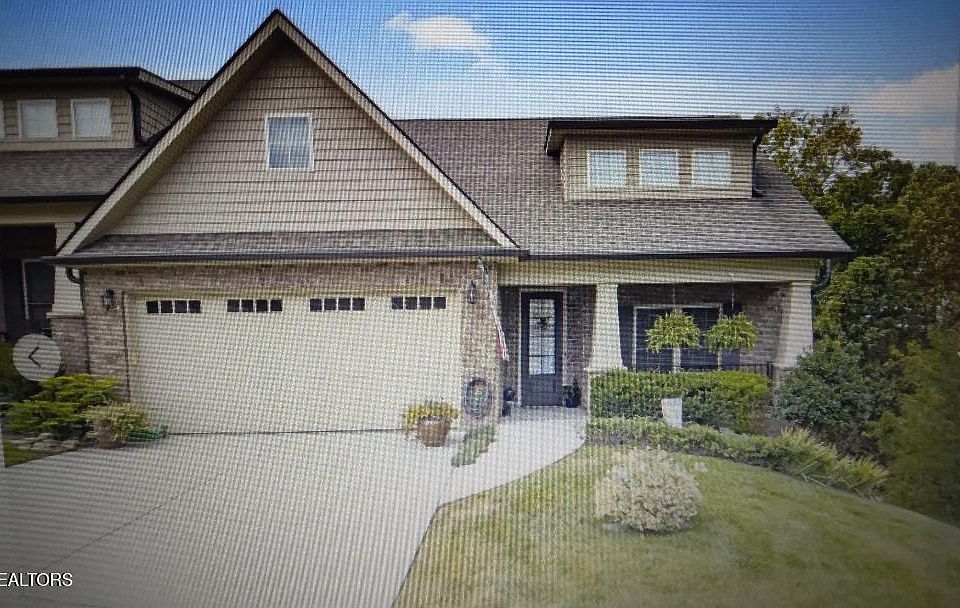 1st image of 205 Castle Downs Ln
