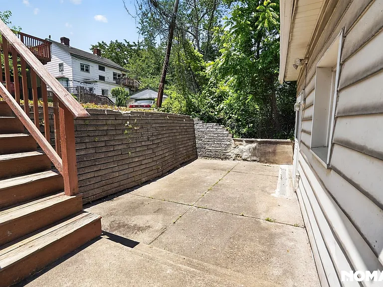 1117 Chartiers Ave — Photo 4