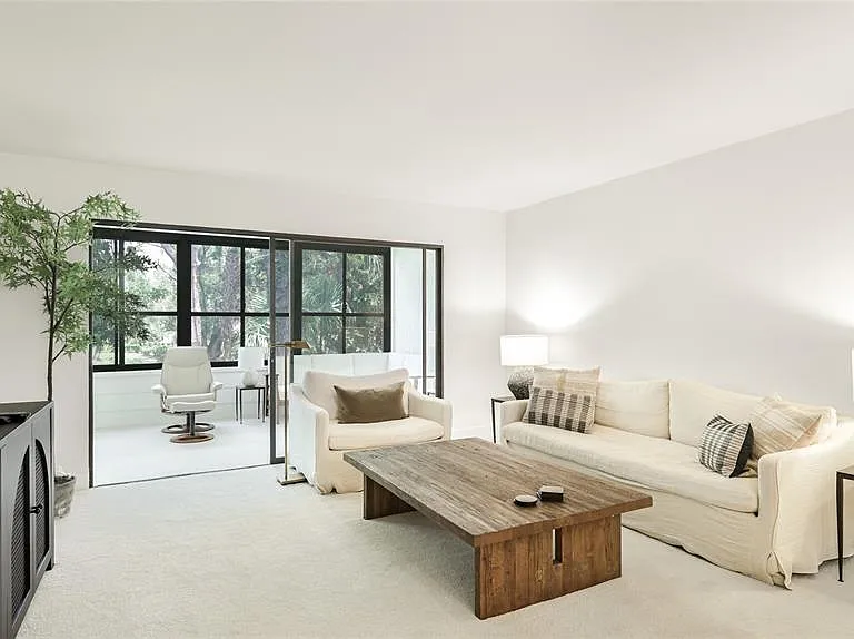 303 Springdale Dr #303 — Photo 9