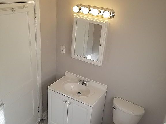 3rd image of 1207 Saint James St