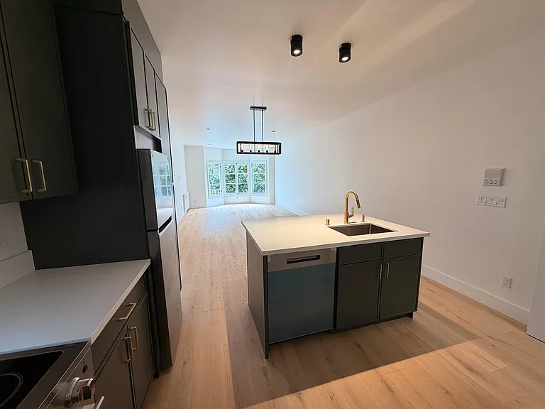 230 Castro St #3 — Photo 5