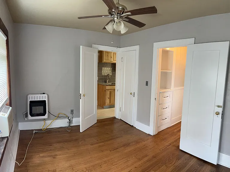 922 W Hill St — Photo 17