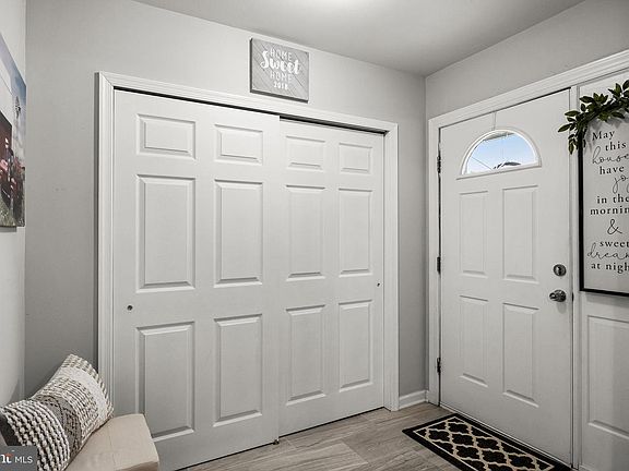 3rd image of 22 Rose Ct