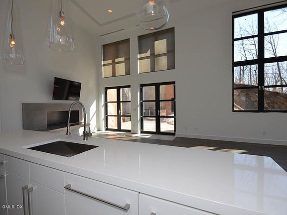 5th image of 34 Bruce Park Dr #B