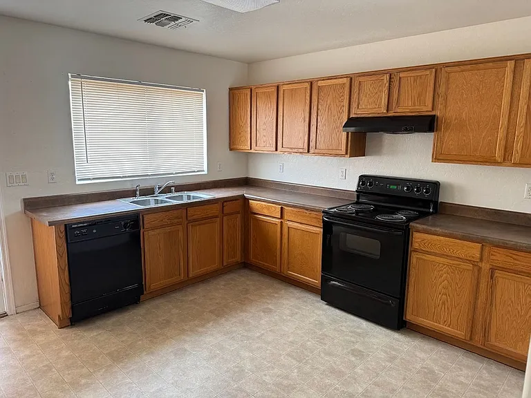 9820 W Heber Rd — Photo 2