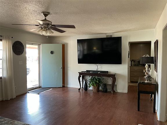 4th image of 624 S 18th St