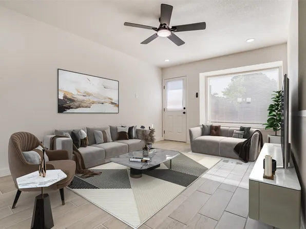 22 W Mountain Ln #42, Grand Prairie, TX 75052