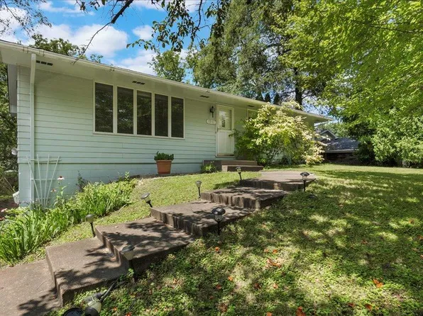 1541 Quebec Ave N, Golden Valley, MN 55427