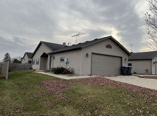 670 Sandy Ct, Wanamingo, MN 55983