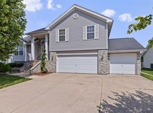 8723 Tim Ln, Machesney Park, IL 61115